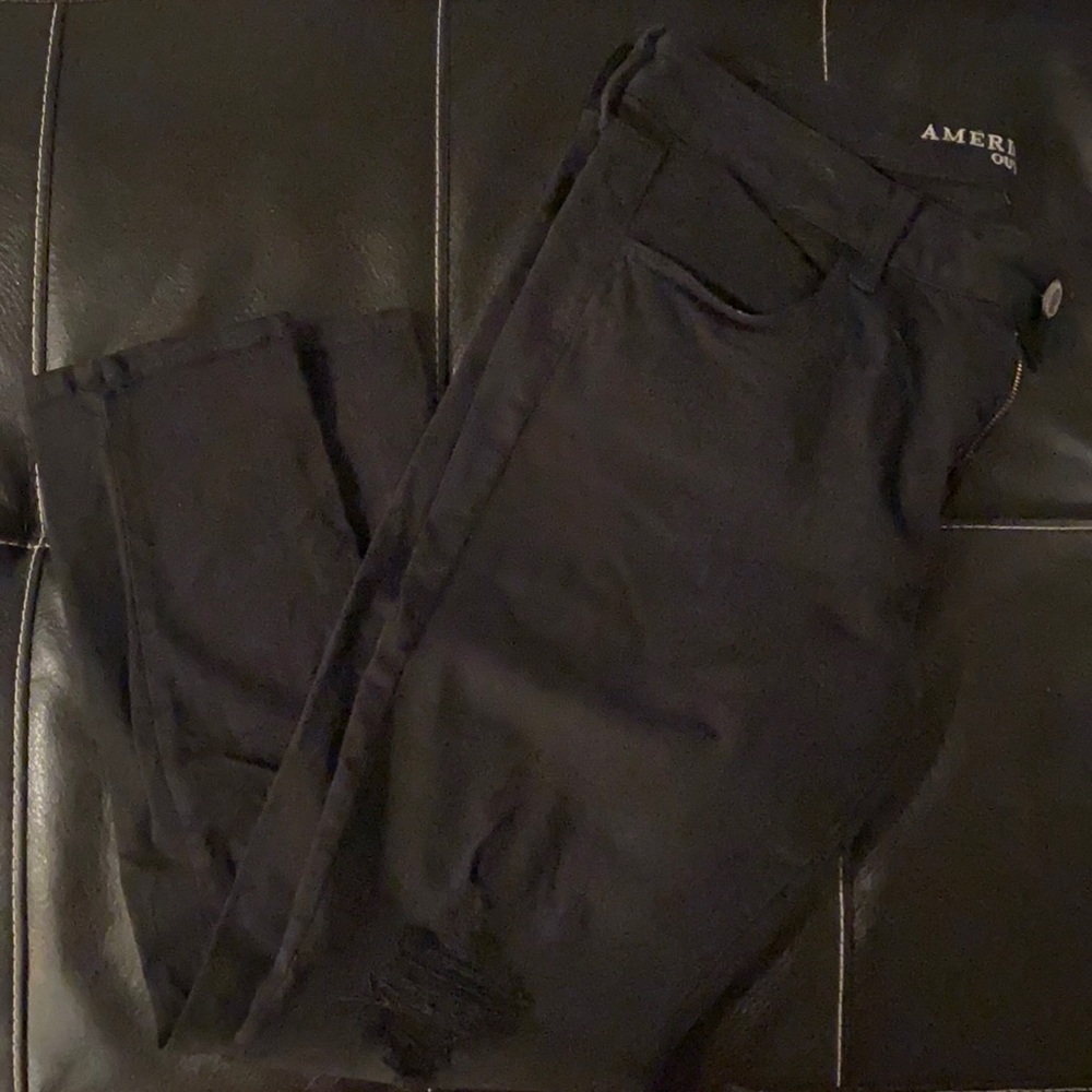 Distressed knee skinny jeans